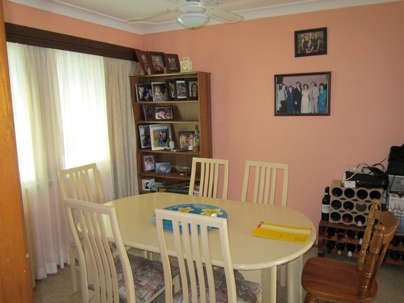 43 Tania Drive, Point Clare NSW 2250