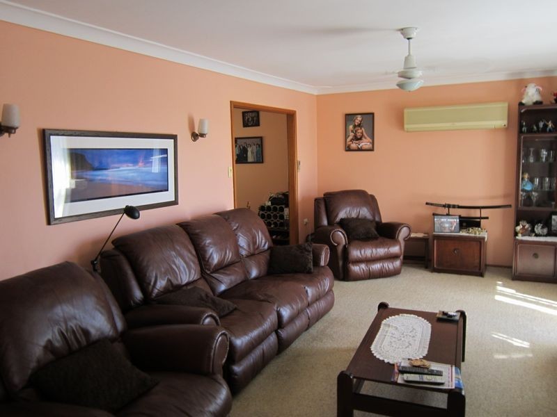 43 Tania Drive, Point Clare NSW 2250