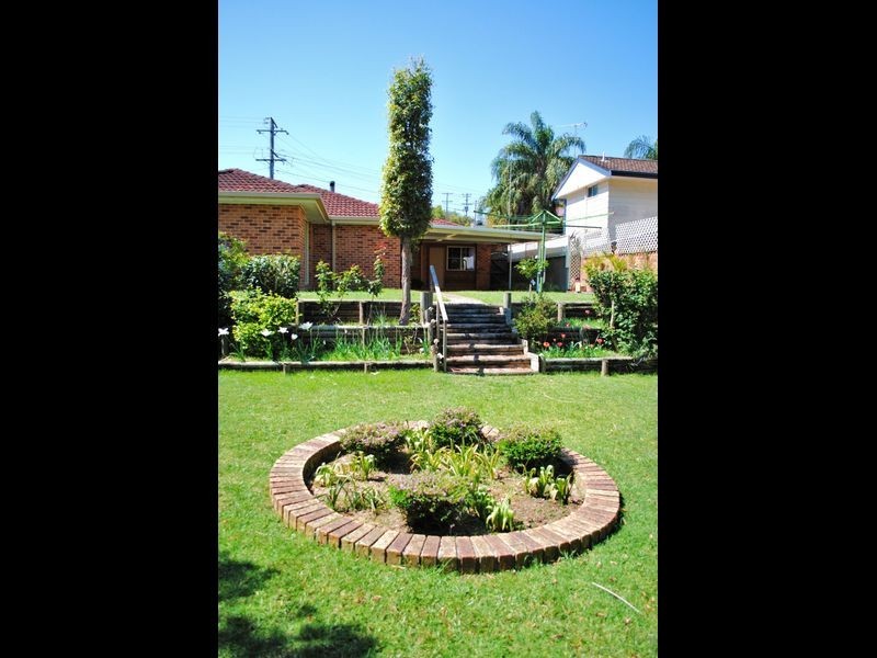 5 Noonan Point Avenue, Point Clare NSW 2250