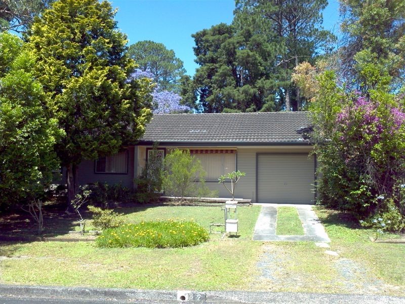 2 Sunshine Drive, Point Clare NSW 2250