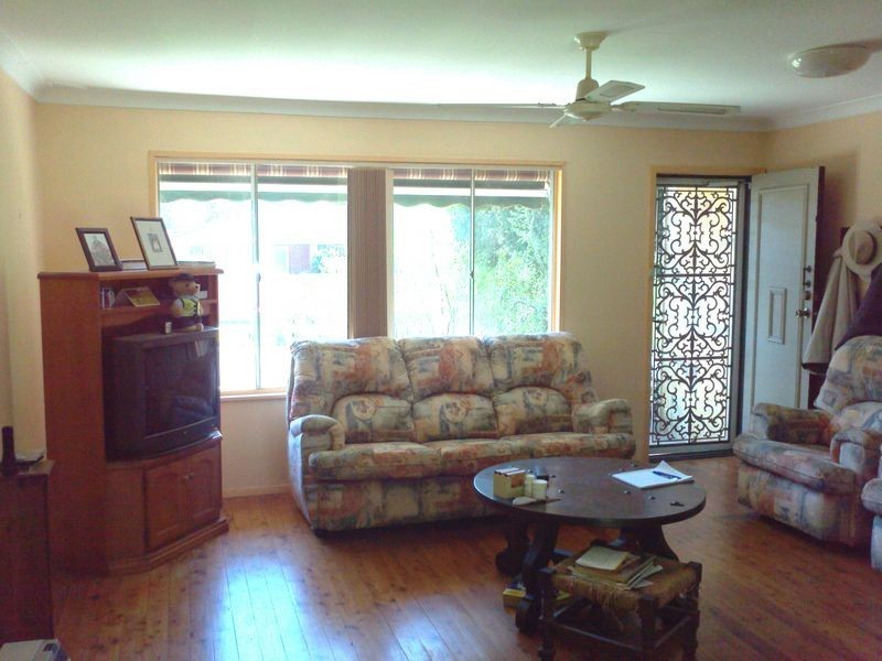 2 Sunshine Drive, Point Clare NSW 2250