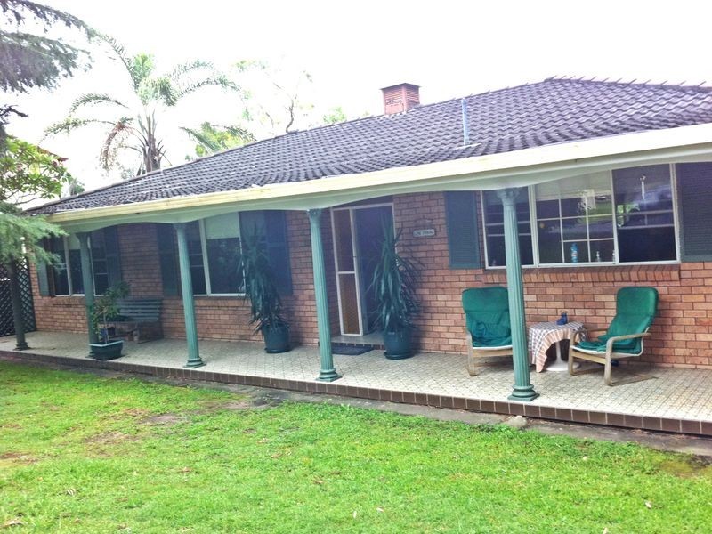 17 Welwyn Grove, Point Clare NSW 2250