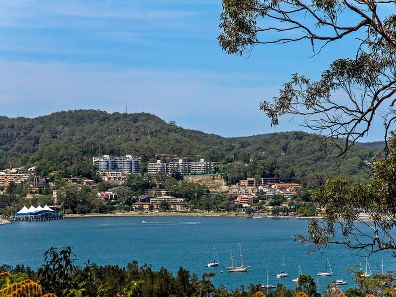 33 Penang Street, Point Clare NSW 2250