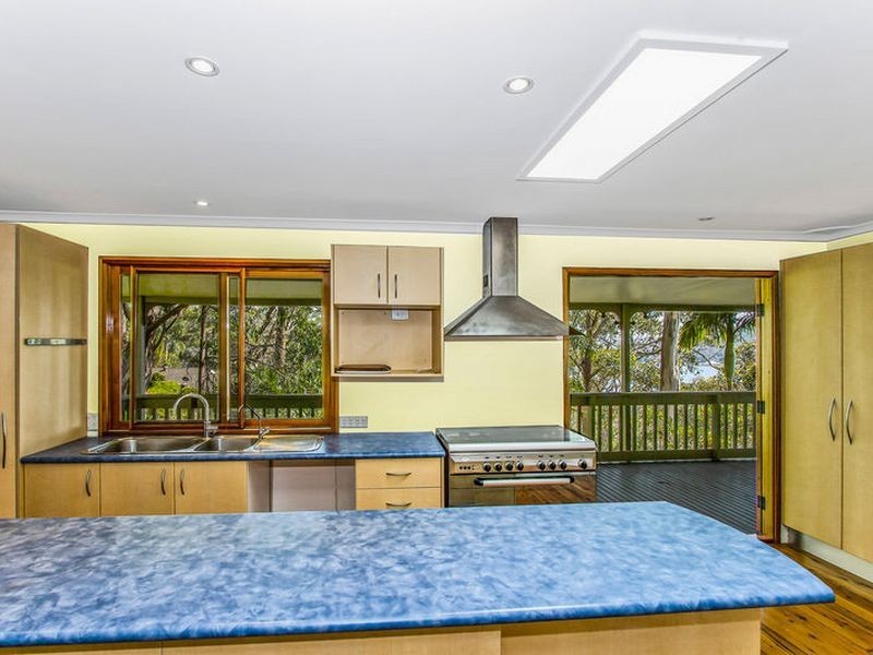 33 Penang Street, Point Clare NSW 2250