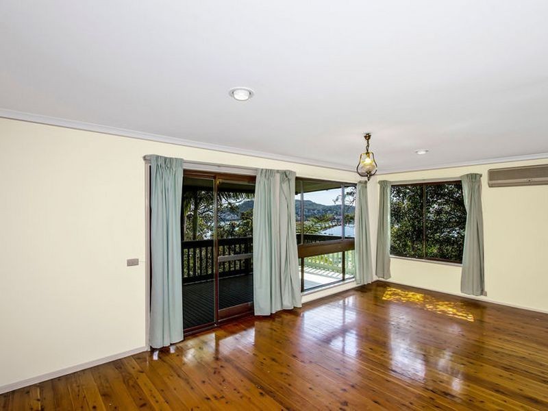33 Penang Street, Point Clare NSW 2250