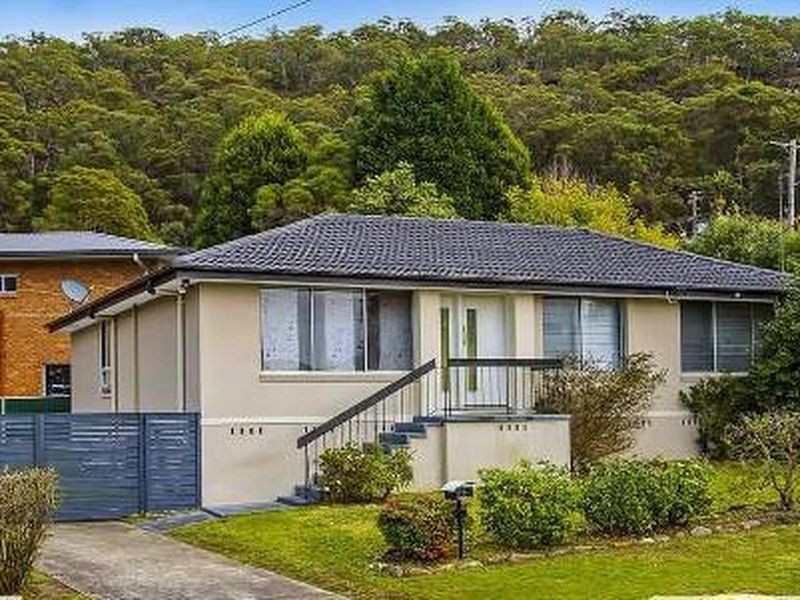 5 Camden Close, Point Clare NSW 2250