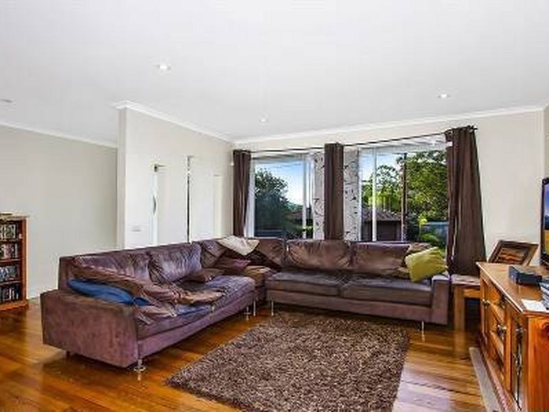 5 Camden Close, Point Clare NSW 2250