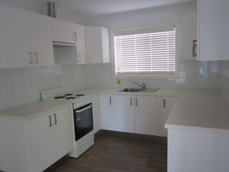 33a Golden Avenue, Point Clare NSW 2250