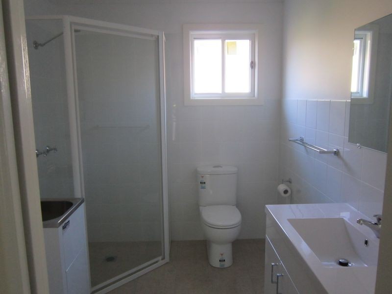 33a Golden Avenue, Point Clare NSW 2250