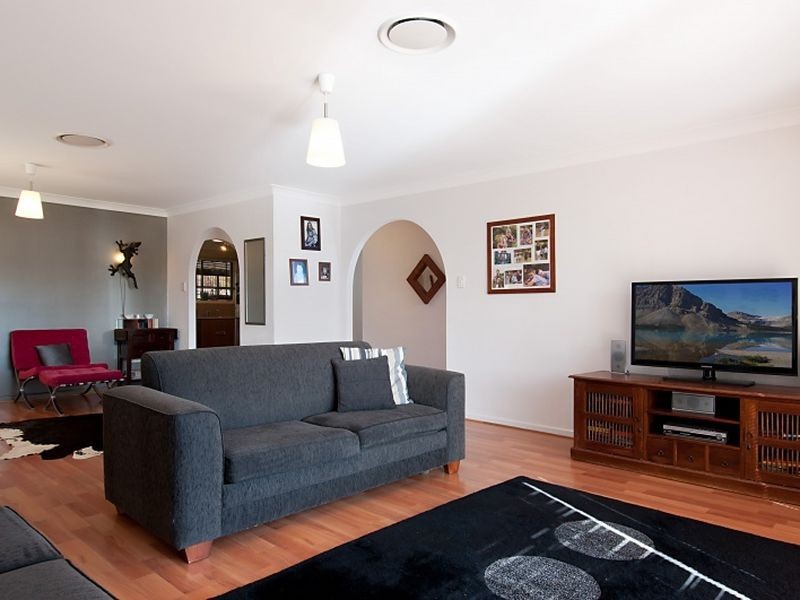 23 Henman Close, Point Clare NSW 2250