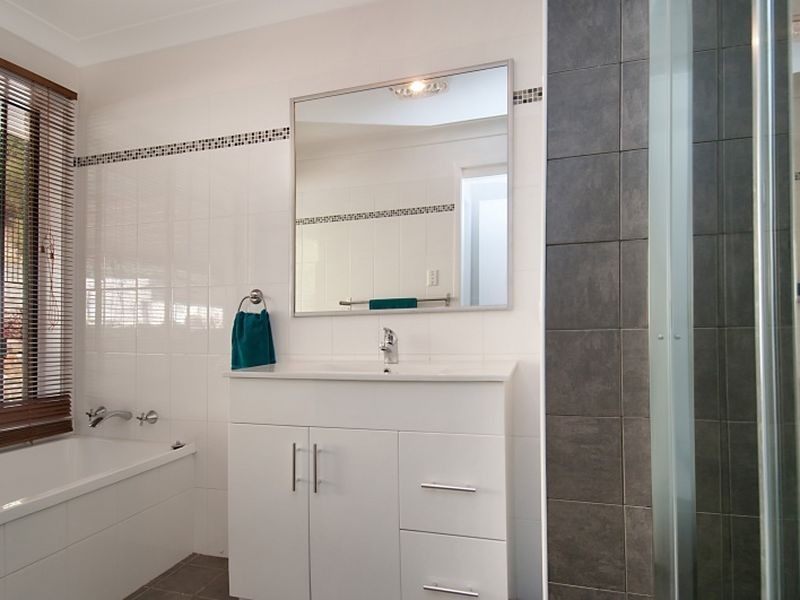 23 Henman Close, Point Clare NSW 2250