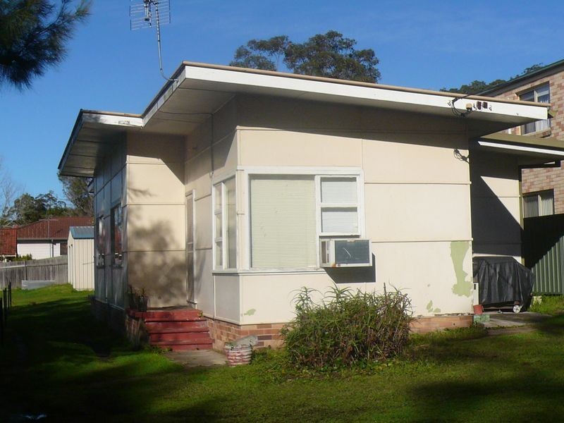 6 Takari Avenue, Point Clare NSW 2250