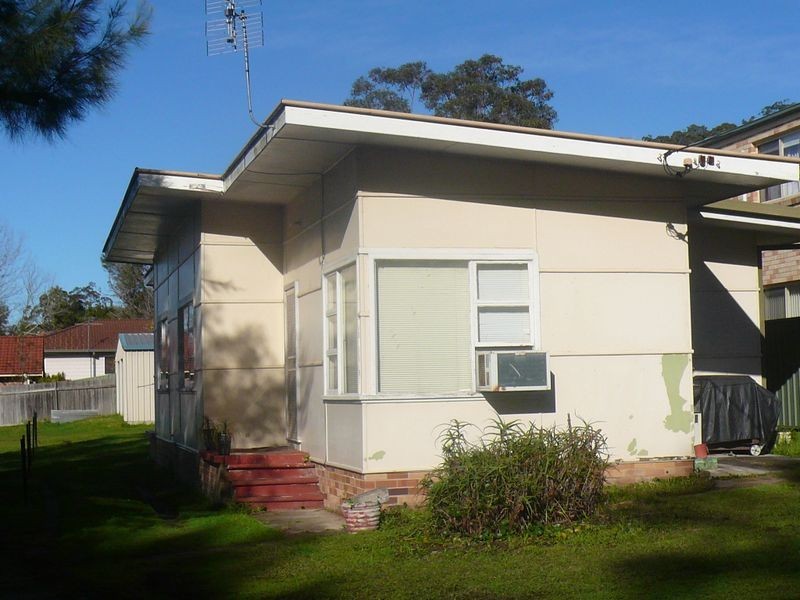 6 Takari Avenue, Point Clare NSW 2250