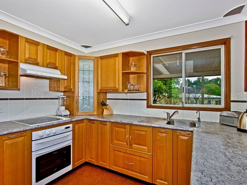 24 Tania Drive, Point Clare NSW 2250