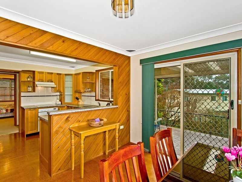 24 Tania Drive, Point Clare NSW 2250