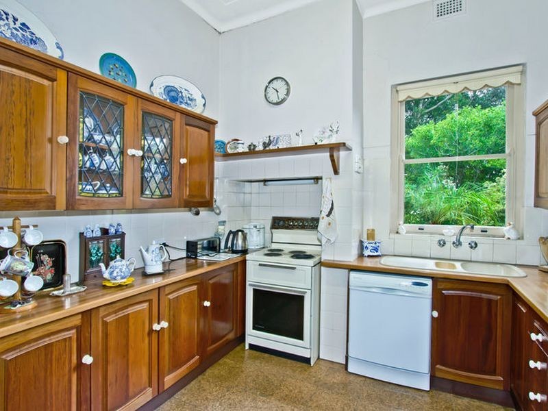 113 Brisbane Water Drive, Point Clare NSW 2250