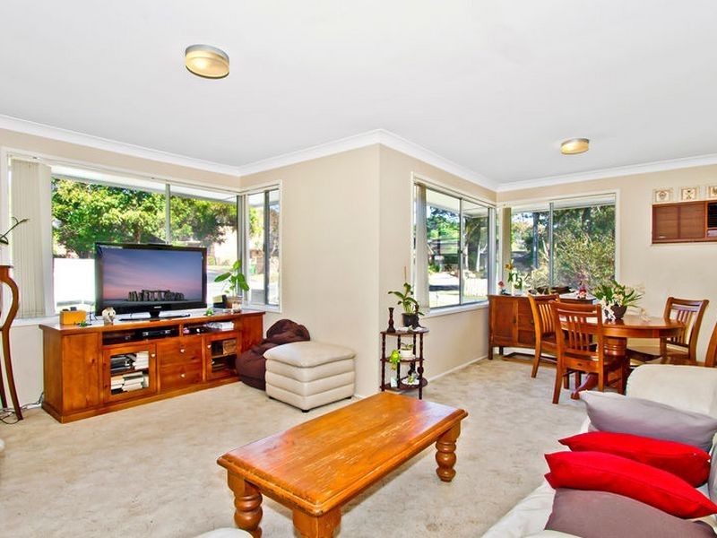 216 Brisbane Water Drive, Point Clare NSW 2250