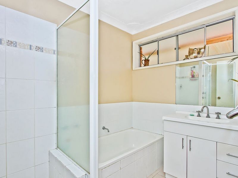 216 Brisbane Water Drive, Point Clare NSW 2250