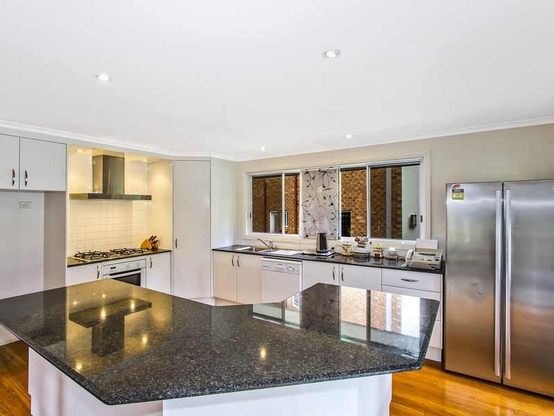 5 Camden Close, Point Clare NSW 2250