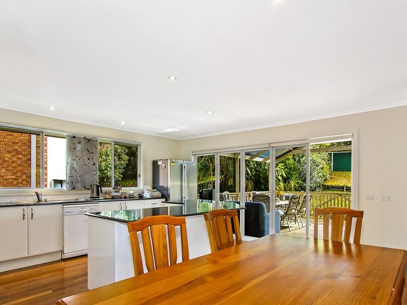 5 Camden Close, Point Clare NSW 2250