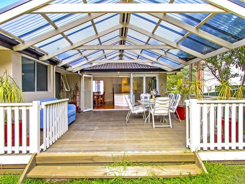 5 Camden Close, Point Clare NSW 2250