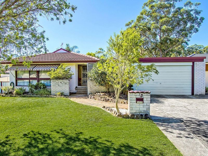 3 Waterside Close, Point Clare NSW 2250