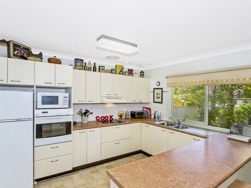 3 Waterside Close, Point Clare NSW 2250