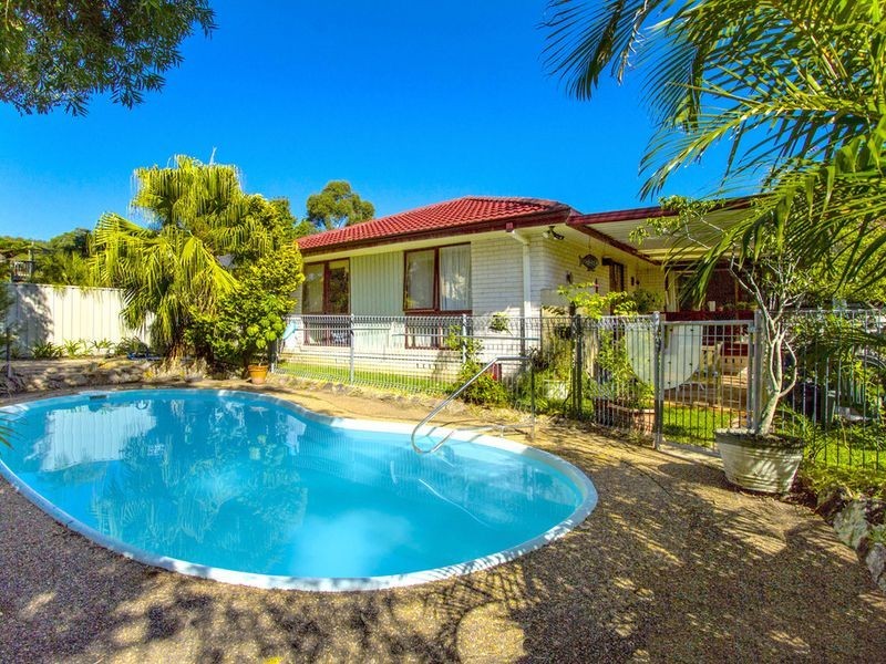 3 Waterside Close, Point Clare NSW 2250