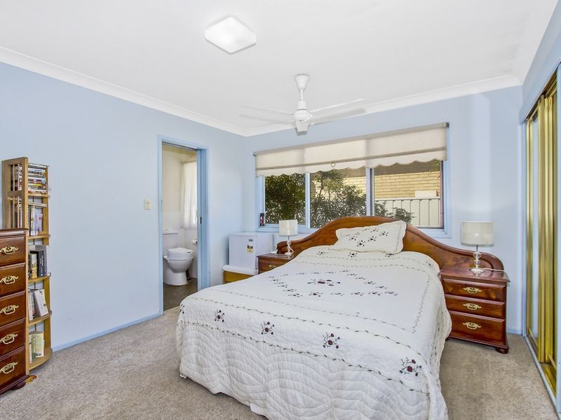 3 Waterside Close, Point Clare NSW 2250