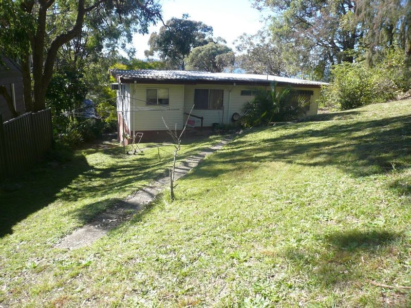 8 Sandstone Crescent, Tascott NSW 2250