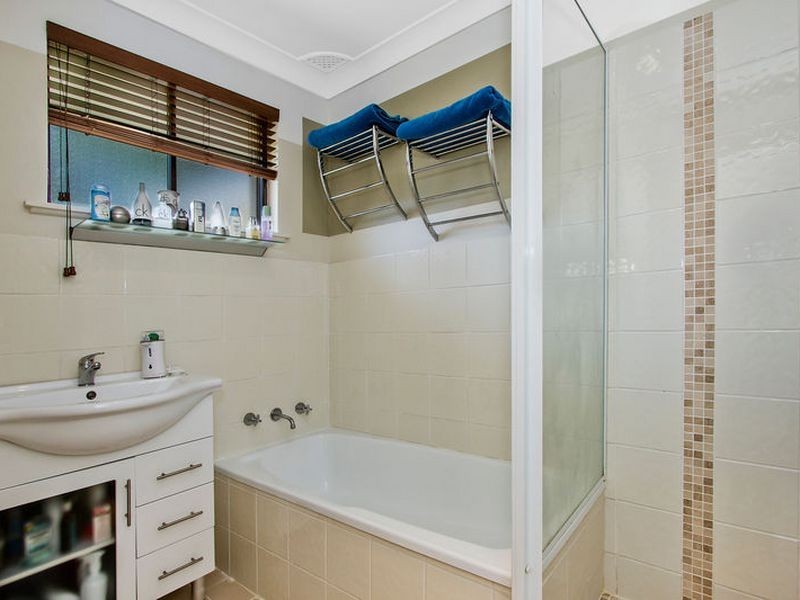 2 Northwind Avenue, Point Clare NSW 2250