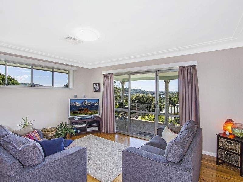 1 Lorraine Avenue, Point Clare NSW 2250