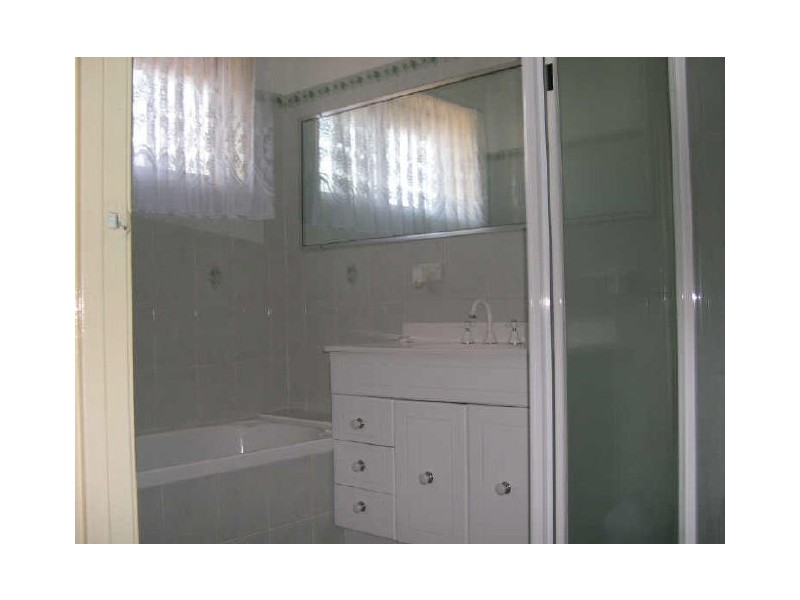 3 Bel-Hilton Parade, West Gosford NSW 2250