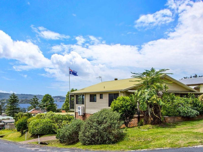 2 Hughes Street, Point Clare NSW 2250