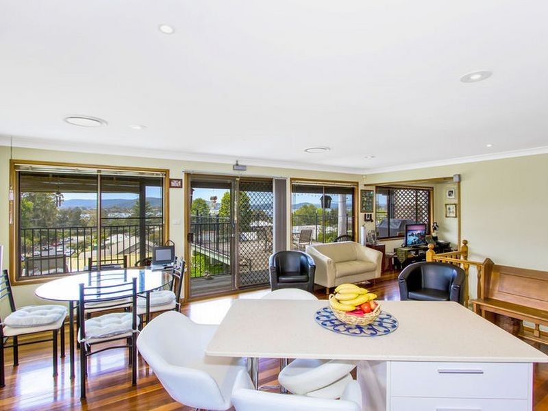 2 Hughes Street, Point Clare NSW 2250