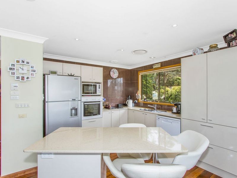 2 Hughes Street, Point Clare NSW 2250