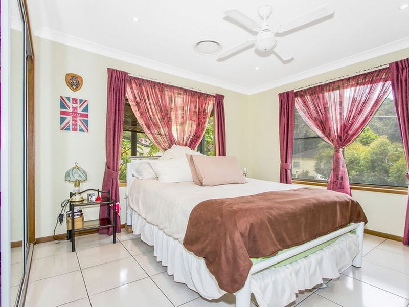 2 Hughes Street, Point Clare NSW 2250