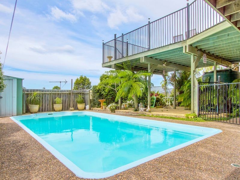 2 Hughes Street, Point Clare NSW 2250