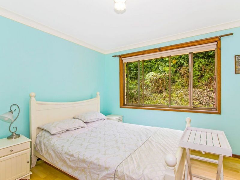 9 Coral Tree Place, Point Clare NSW 2250