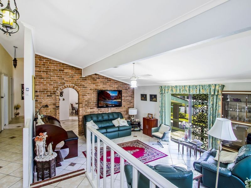 30 Blue Waters Parade, Tascott NSW 2250