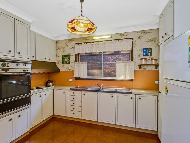 8 Kateena Avenue, Tascott NSW 2250