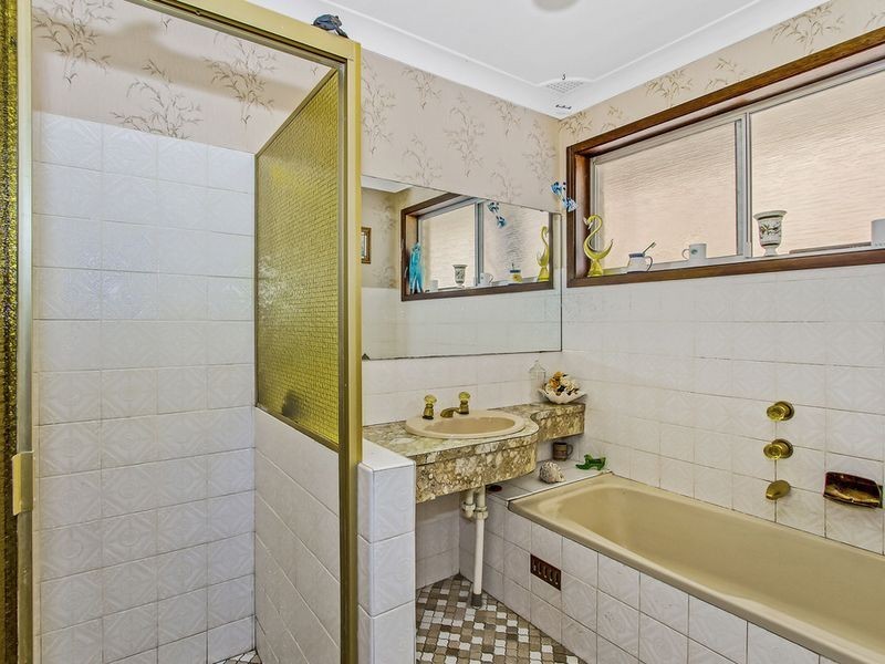 8 Kateena Avenue, Tascott NSW 2250