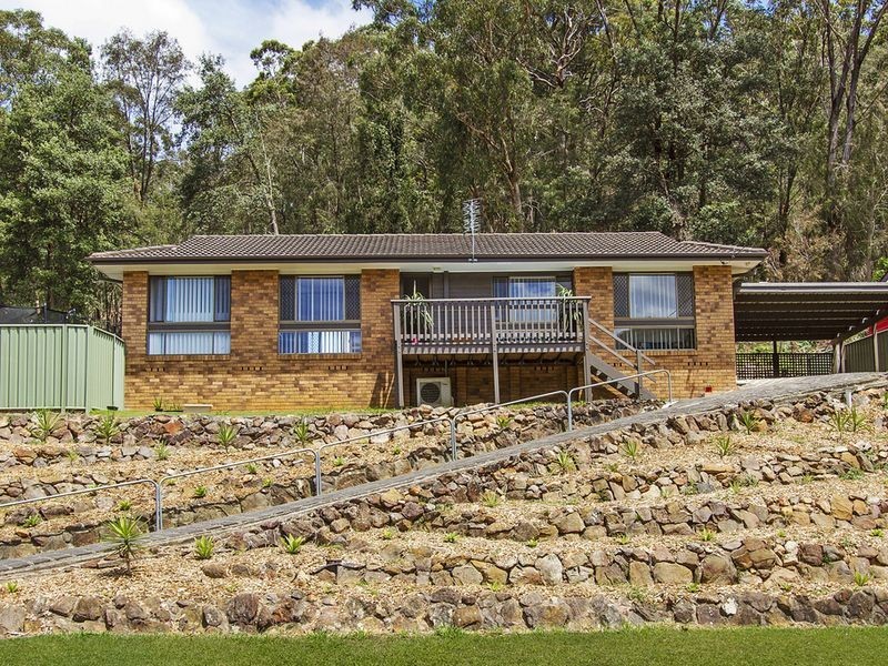 18 Nari Avenue, Point Clare NSW 2250