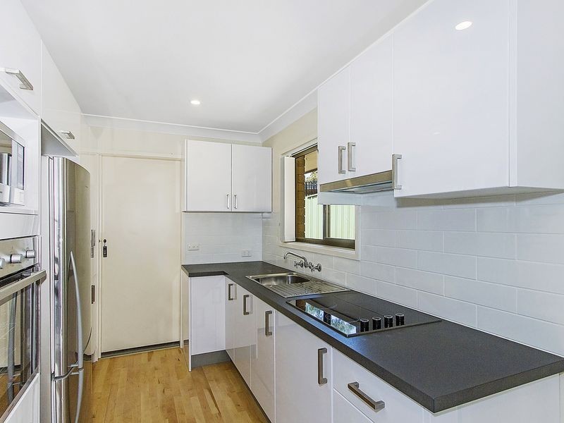 18 Nari Avenue, Point Clare NSW 2250