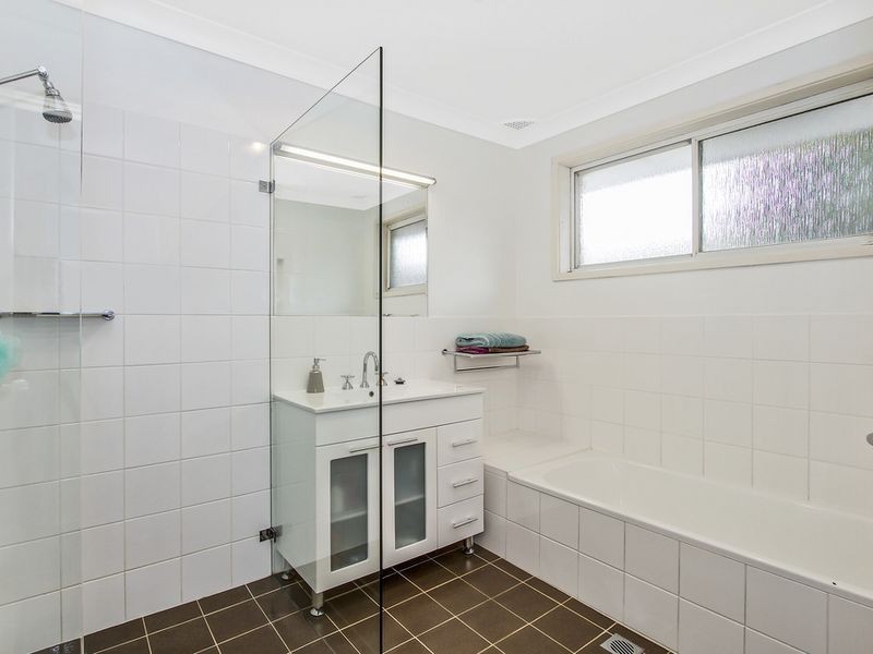 3 Shoreview Close, Point Clare NSW 2250