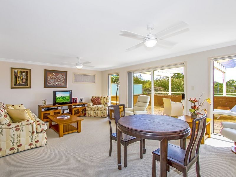 2/5-7 Broadwater Street, Point Clare NSW 2250