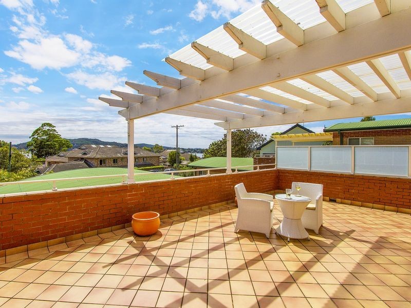 2/5-7 Broadwater Street, Point Clare NSW 2250