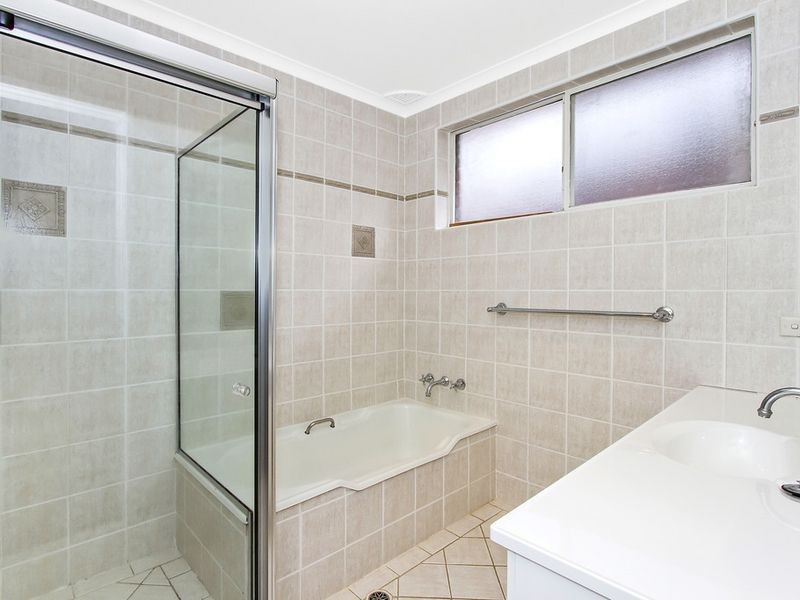 4 Clipper Crescent, Tascott NSW 2250