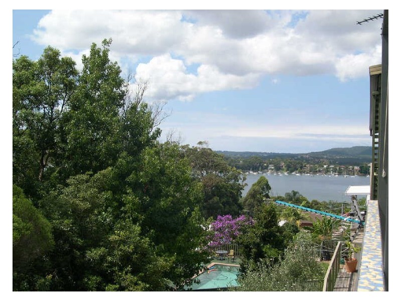 15 Penang Street, Point Clare NSW 2250