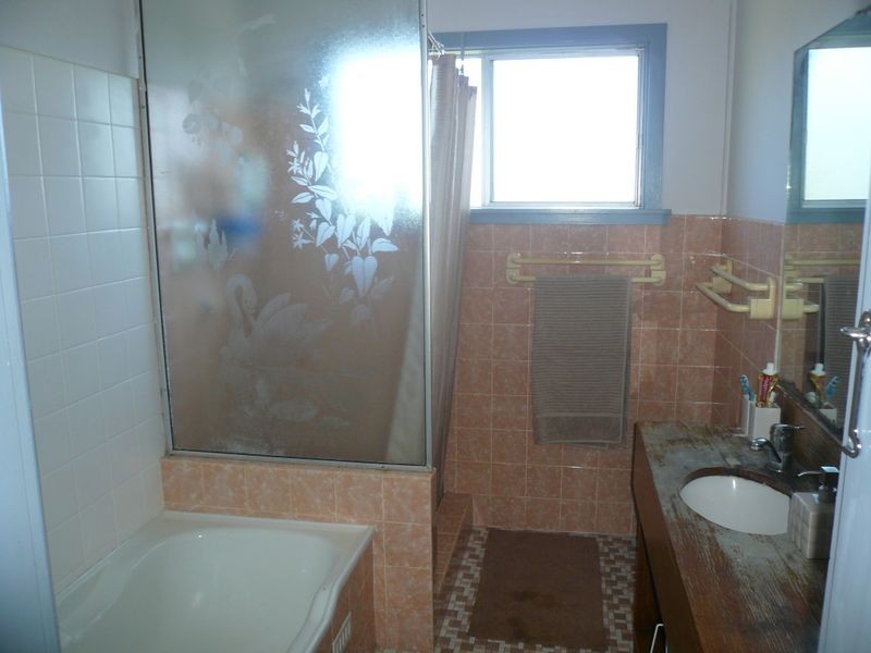 15 Penang Street, Point Clare NSW 2250